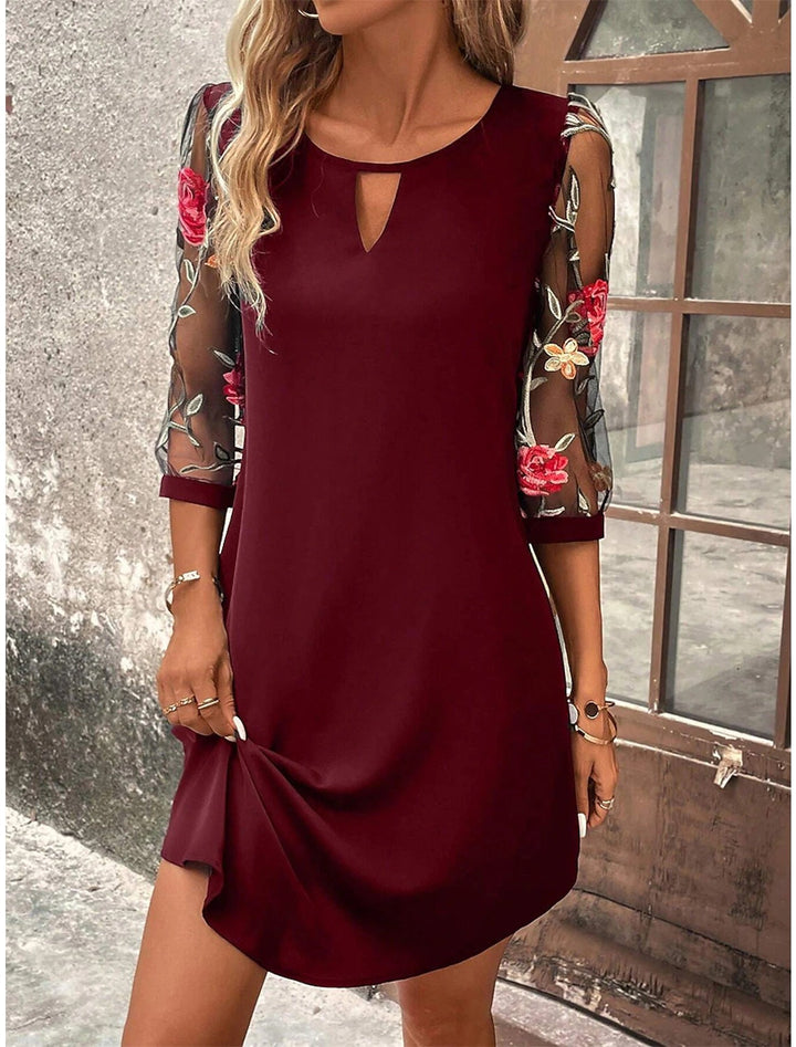 Vestito lungo ed elegante da donna, stile fluido, ideale per serate autunnali. Look raffinato per cerimonie.