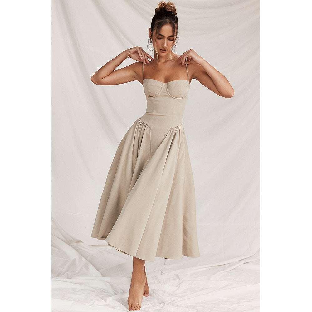 Abito da cerimonia midi elegante, a corsetto, con spalline regolabili. Perfetto per un'occasione speciale.