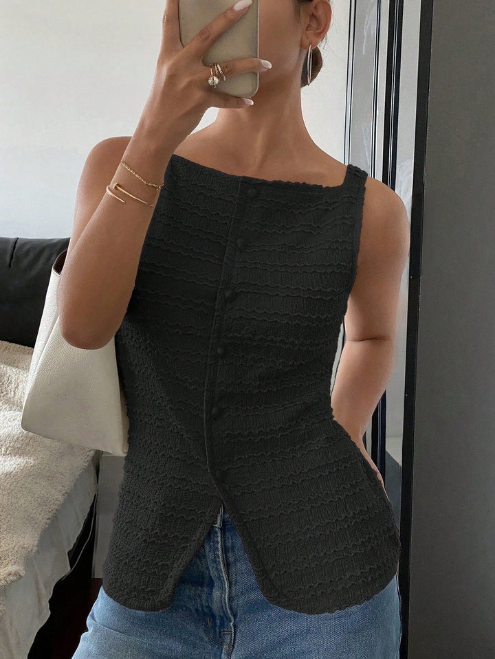 Gilet donna raffinato con bottoni, ideale come capo spalla leggero per abbigliamento ufficio e moda chic.