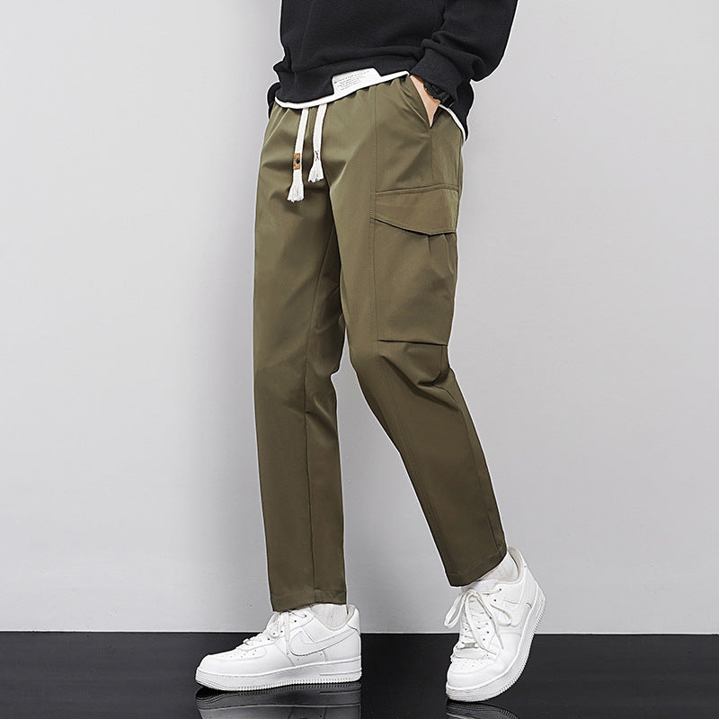 Pantaloni da lavoro uomo, taglio dritto casual per l'autunno. Vestibilità comoda e versatile per ogni giorno.