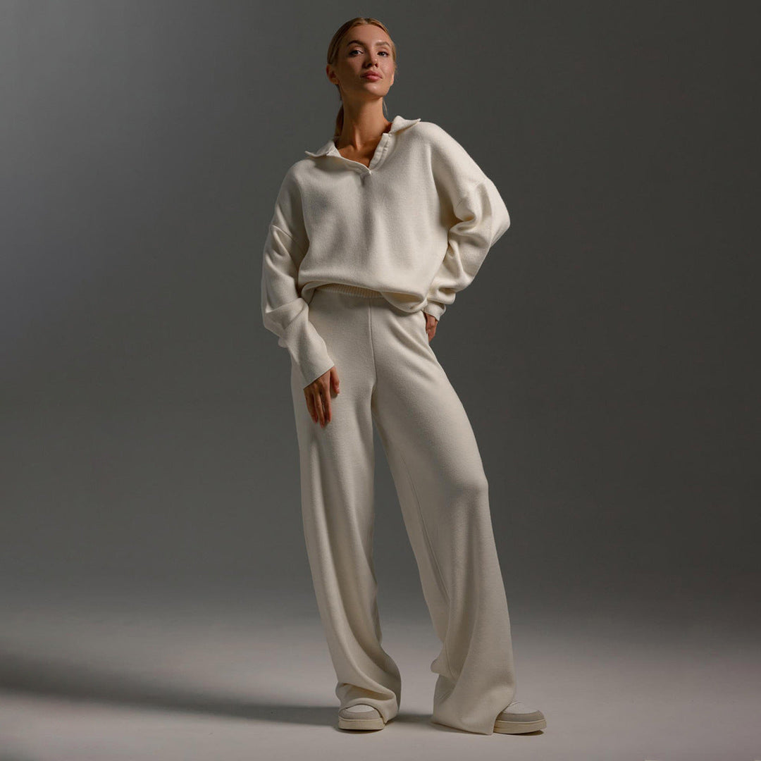 Set loungewear donna in maglia, maglione oversize e pantaloni gamba larga, perfetto per un comfort chic.