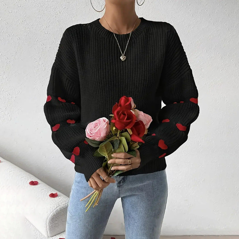 Maglione donna ampio girocollo con dettagli cuori, ideale per un look casual e confortevole in maglia invernale.