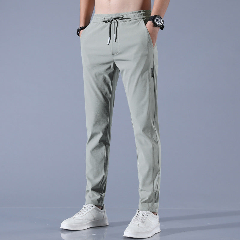 Stilosi pantaloni golf uomo sartoriali, traspiranti ed elasticizzati per un look raffinato e performance.