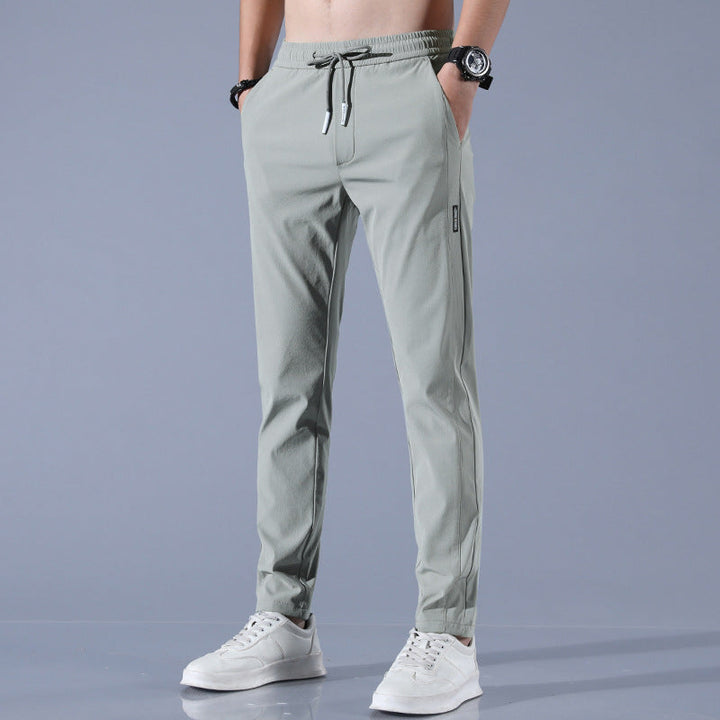Stilosi pantaloni golf uomo sartoriali, traspiranti ed elasticizzati per un look raffinato e performance.