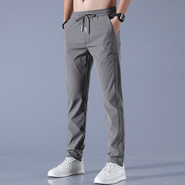 Pantaloni da golf uomo con taglio elegante, in tessuto elasticizzato per comfort e stile su ogni green.