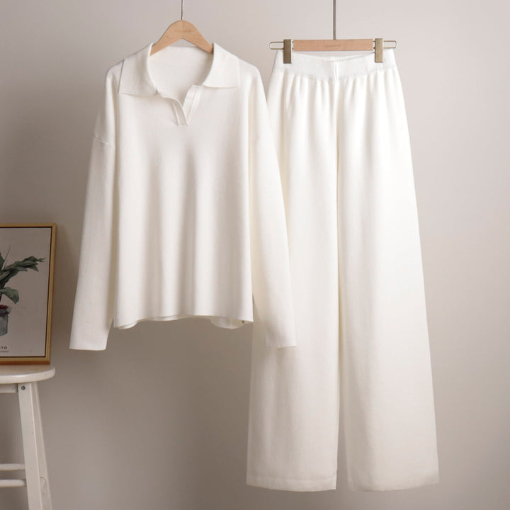 Completo casual donna in maglia, maglione oversize e pantaloni larghi, perfetto per l'abbigliamento da casa.