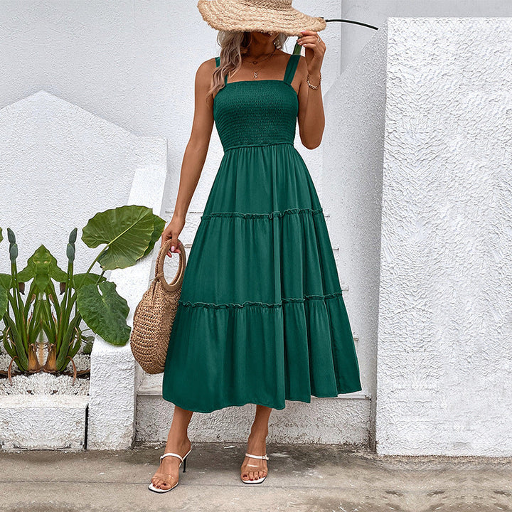 Moda estate: abito estivo donna con balza e schiena scoperta, elegante e fluido per un look chic.