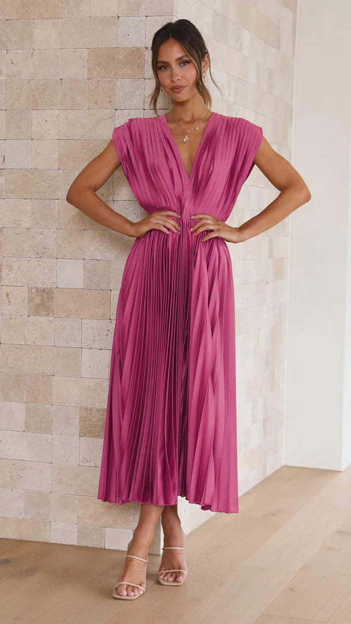 Design elegante: abito lungo plissettato da donna, perfetto per serate e cerimonie, stile confortevole e raffinato.
