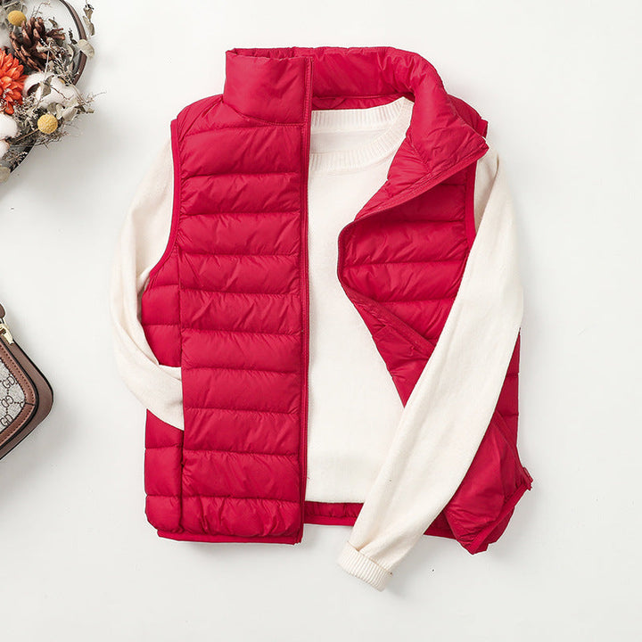 Gilet piumino donna ultra leggero, disponibile in vari colori, ideale per un tocco di stile casual.