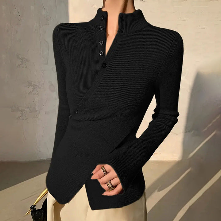 Maglione da donna avvolgente con design unico e collo alto. Pullover femminile in maglia, comodo per abbigliamento invernale.