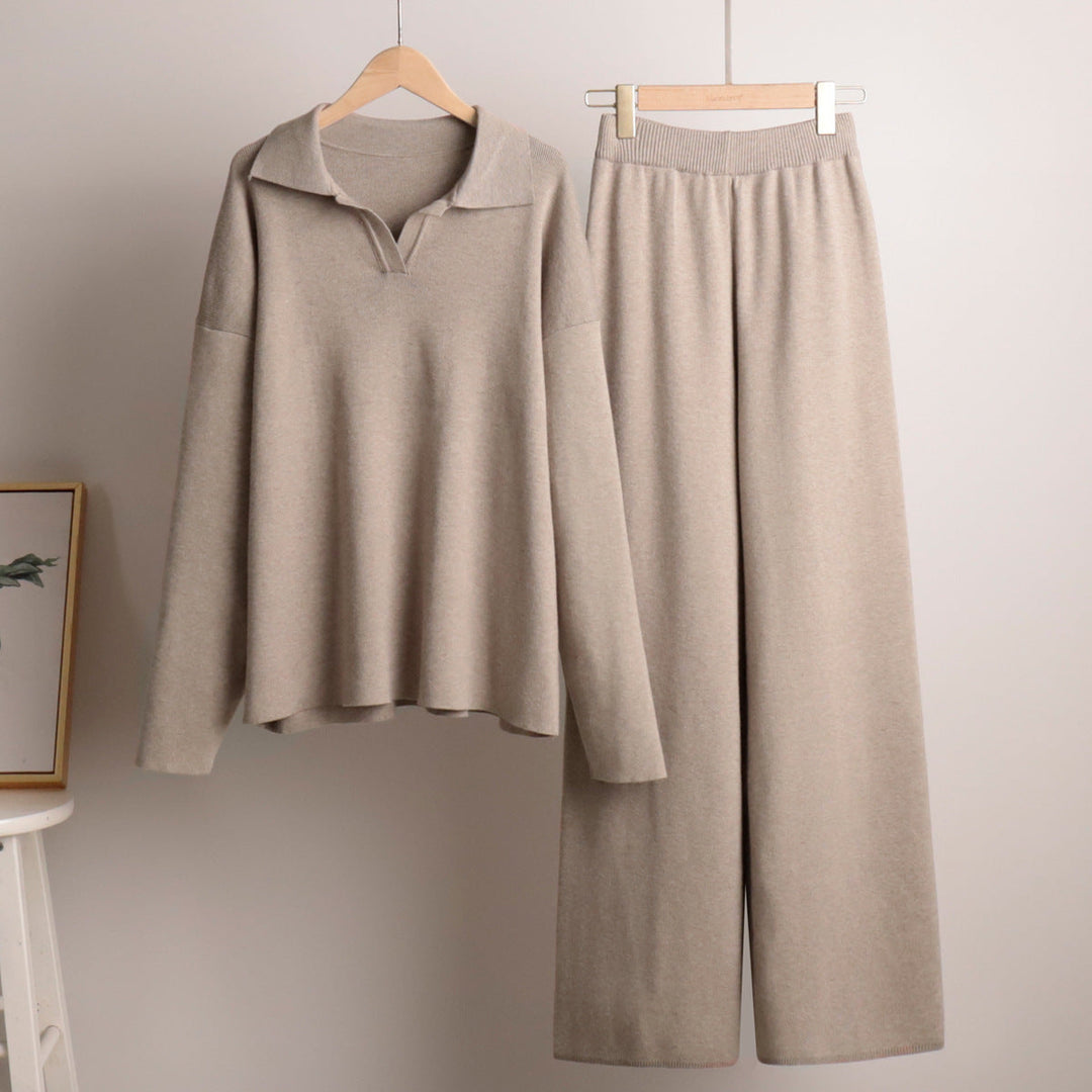 Completo donna in maglia a coste, maglione oversize e pantaloni gamba larga, per stile e comodità quotidiana.