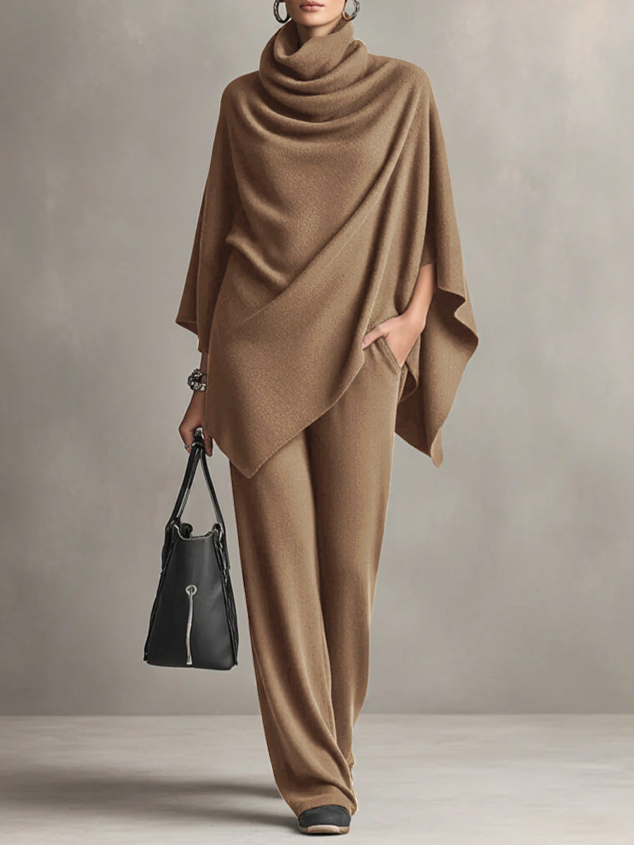 Primo piano top drappeggiato del completo due pezzi donna, dettaglio pieghe morbide, stile moderno e confortevole.