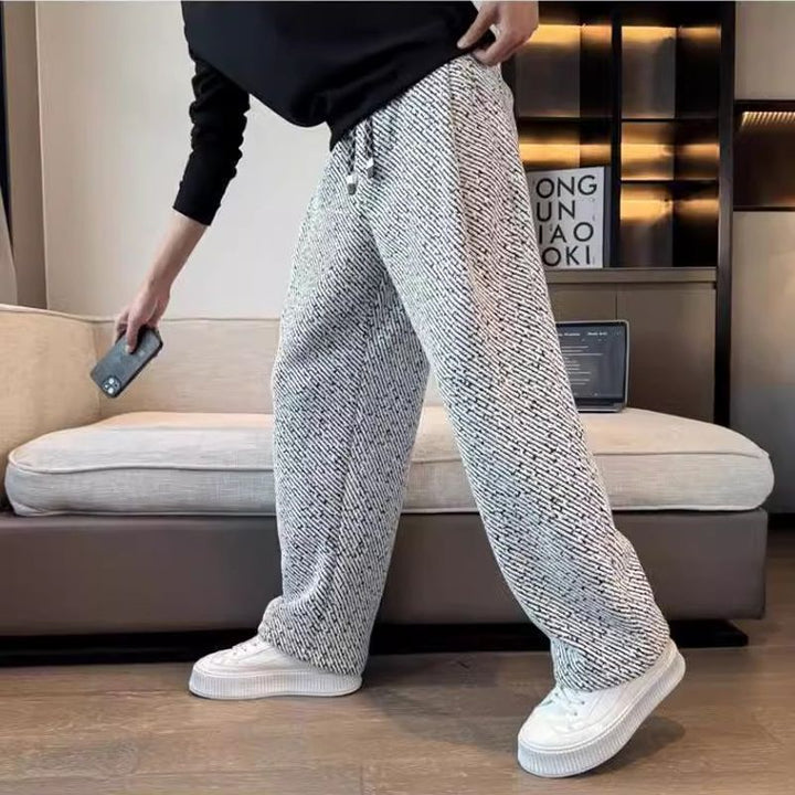 Pantaloni uomo grigi a vita elasticizzata e gamba dritta. Massima vestibilità rilassata per il comfort quotidiano e stile casual.