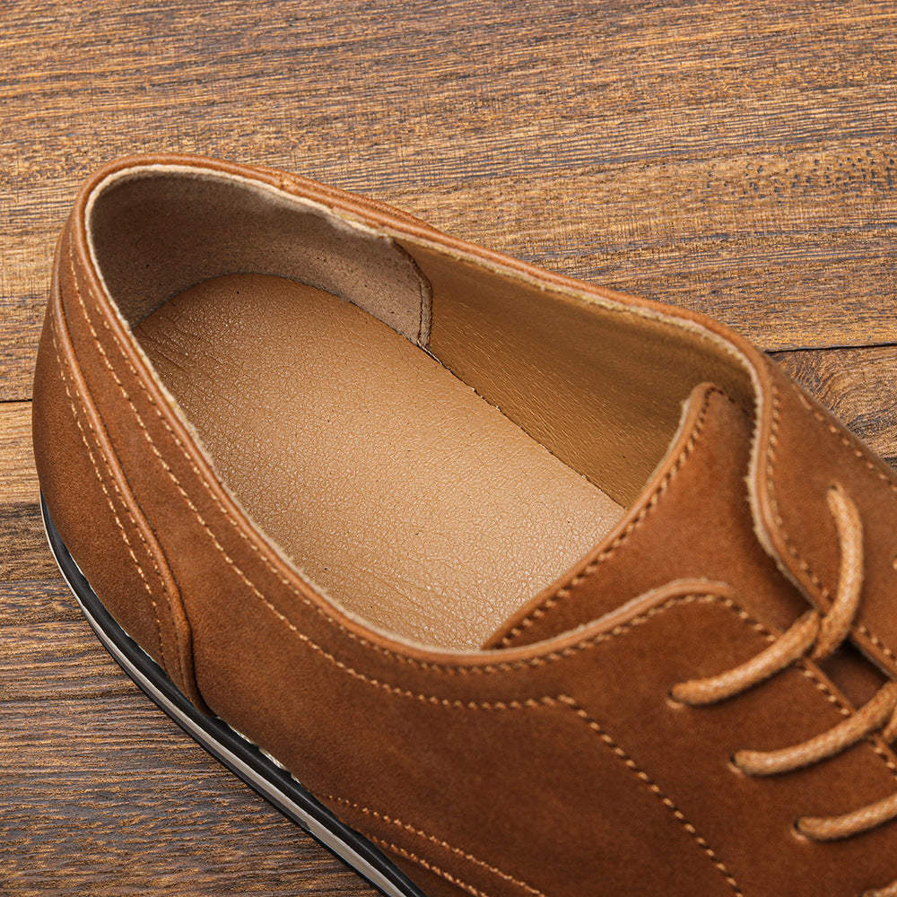 Scarpe stringate uomo, punta liscia, design elegante e senza tempo per la moda maschile.