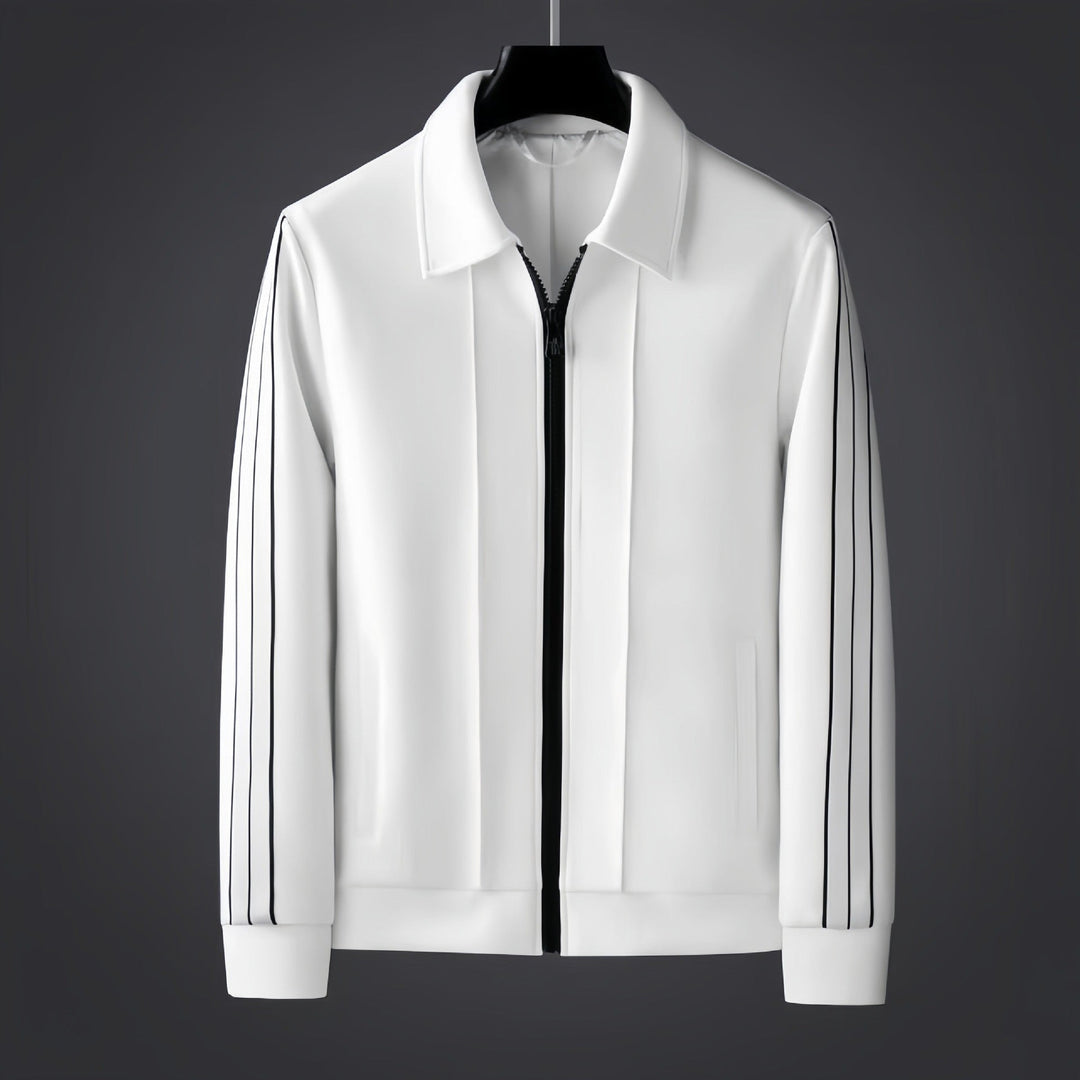 Uomo in completo sportivo elegante nero e bianco, perfetto per allenamento, athleisure o look casual.