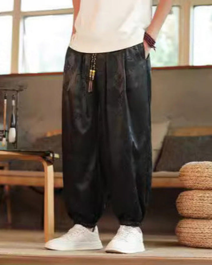Pantaloni harem uomo casual neri con stampa dragone orientale, vita con coulisse. Ideali per comfort e stile etnico.