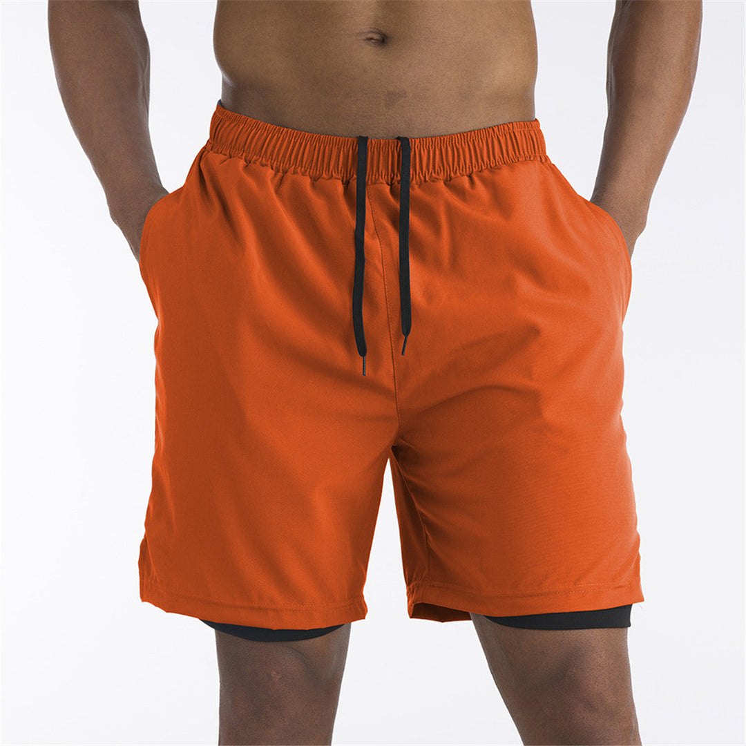 Pantaloncini uomo sportivi. Dettaglio fodera interna e tasca telefono. Ideali per corsa, palestra e allenamento.
