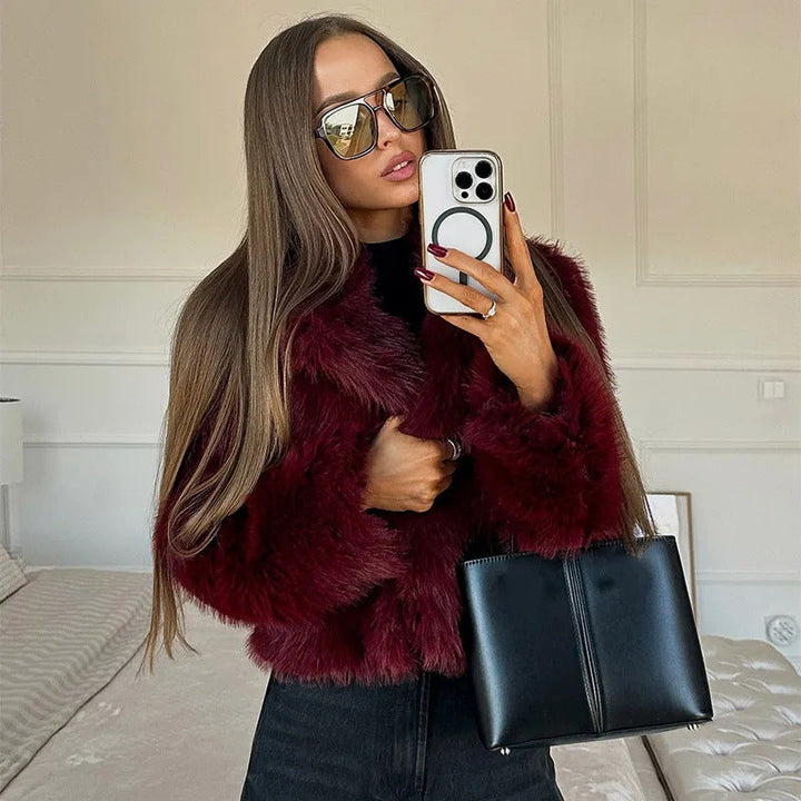 Giacca cappotto donna invernale rosso vino, caldo ed elegante. Collo a risvolto per un look moda avvolgente autunno/inverno.