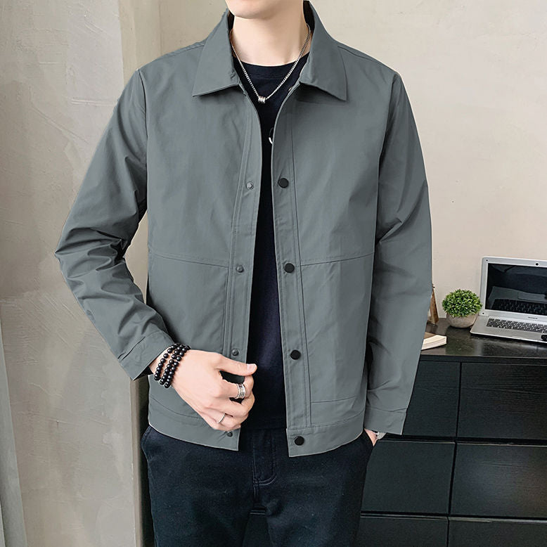 Soprabito uomo casual con bottoni, giacca leggera per abbigliamento versatile e stile quotidiano moderno.