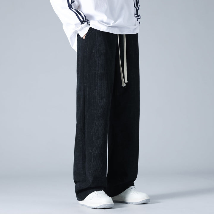 Pantaloni uomo in velluto a coste color terra con cordoncino, per look casual-elegante e comfort autunnale.