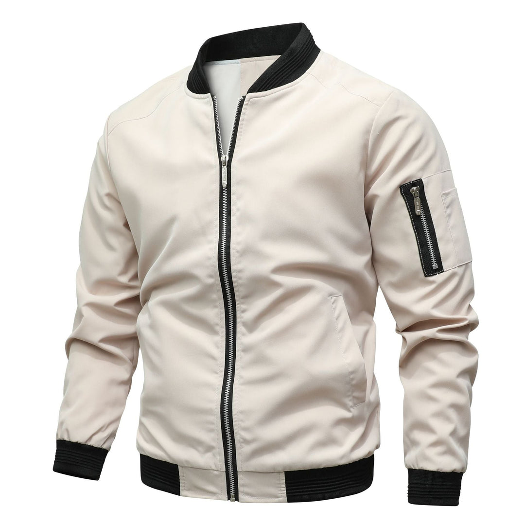 Giubbotto Bomber Uomo moderno con cerniera, perfetto per uno stile casual e versatile.