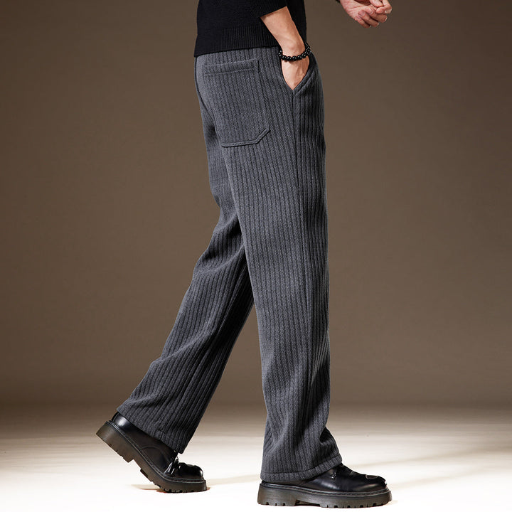 Pantaloni da uomo invernali, taglio dritto versatile. Confortevoli con tasche, disponibili in marrone, grigio e nero.