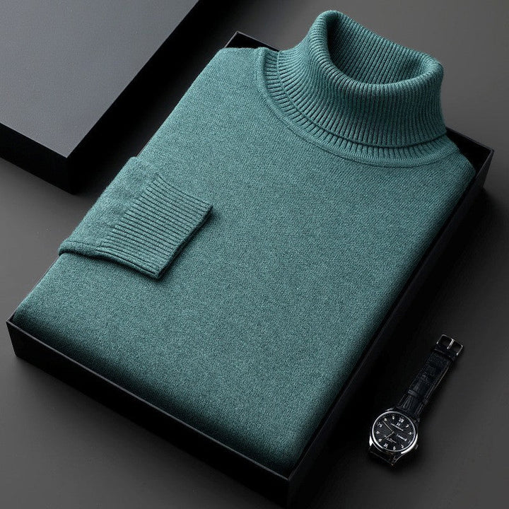 Primo piano del colletto lavorato a maglia del maglione da uomo, caldo e sofisticato per l'inverno.