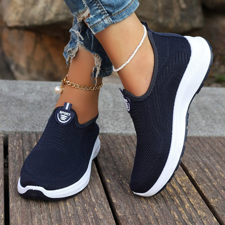 Scarpe da ginnastica donna traspiranti, offrono comfort piedi e freschezza per lunghe giornate.