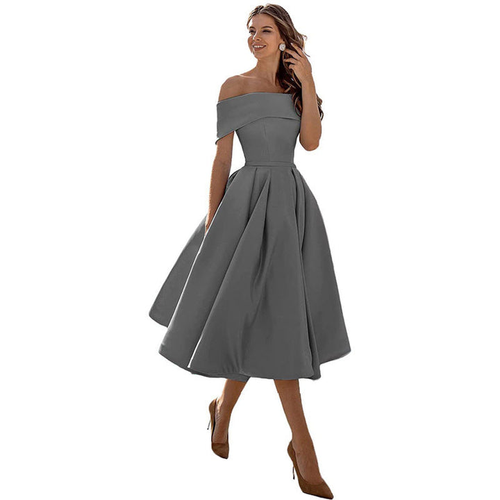 Abito donna elegante senza spalline, perfetto per feste estive e cerimonie serali.