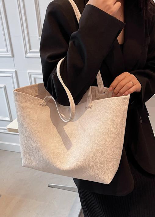 Borsa tote da lavoro per donna, color beige. Capiente e pratica, ideale per l'ufficio.