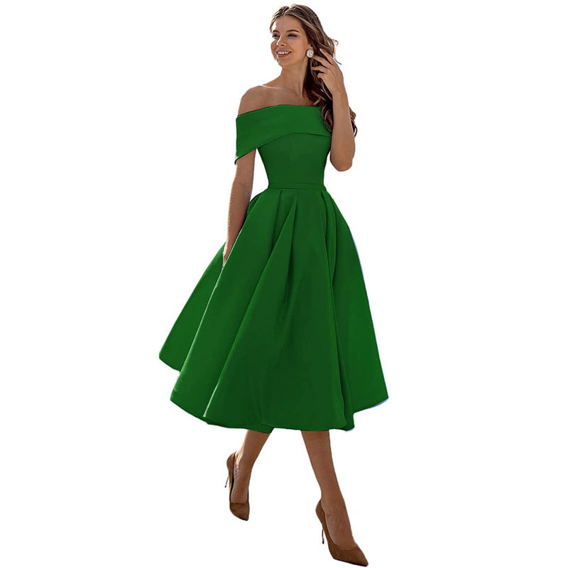 Moda donna: abito da cerimonia elegante senza spalline, ideale per serate speciali.