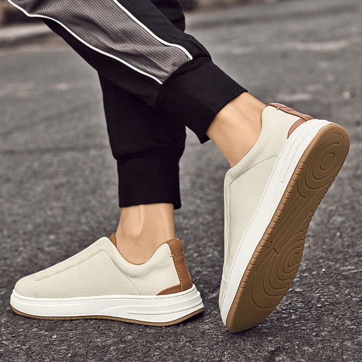 Sneakers slip-on uomo eleganti e casual, perfette per comfort quotidiano. Calzature basse di moda per ogni stagione.