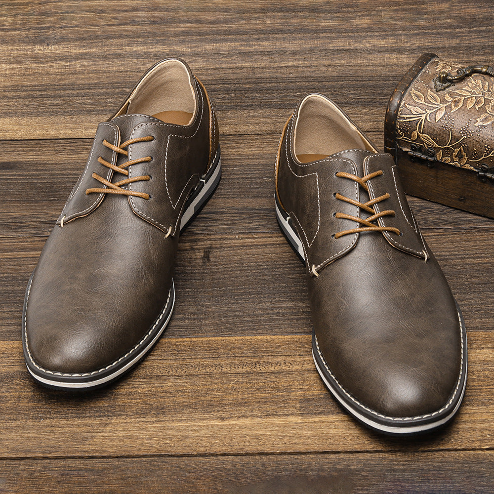 Calzature uomo stringate versatili, ideali per occasioni eleganti, formali o casual chic.