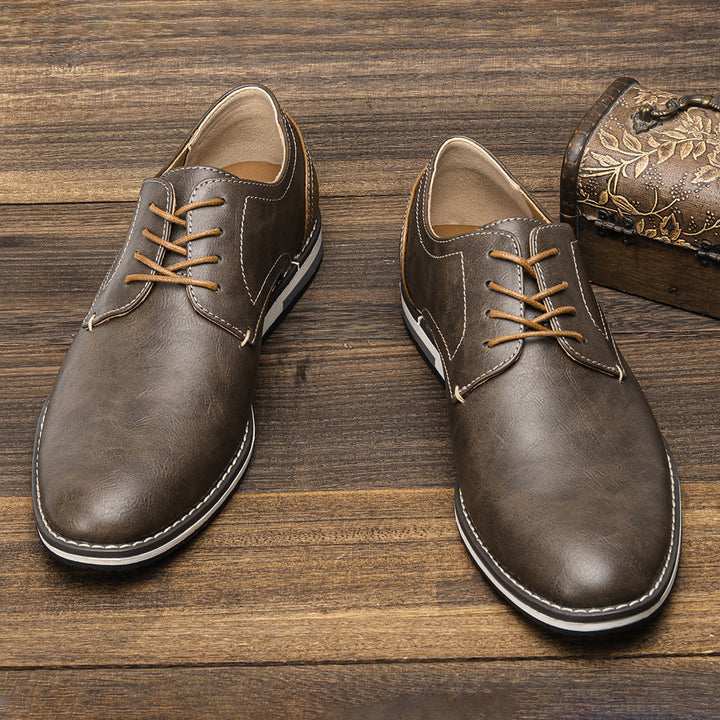 Calzature uomo stringate versatili, ideali per occasioni eleganti, formali o casual chic.