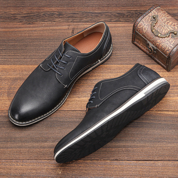Scarpe eleganti uomo stringate, design moderno con punta liscia per un tocco di classe.