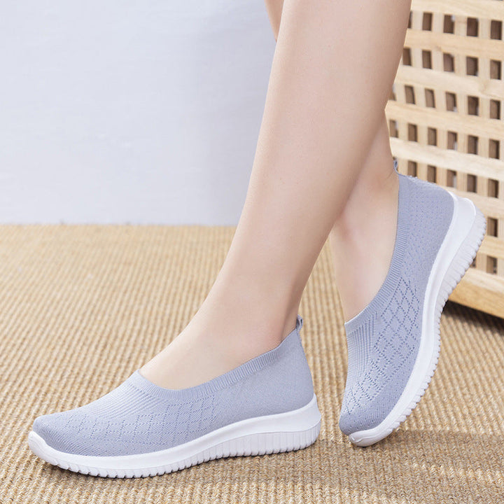 Sneakers slip-on donna, design moderno con punta ampia e supporto arco. Perfette per il comfort quotidiano.