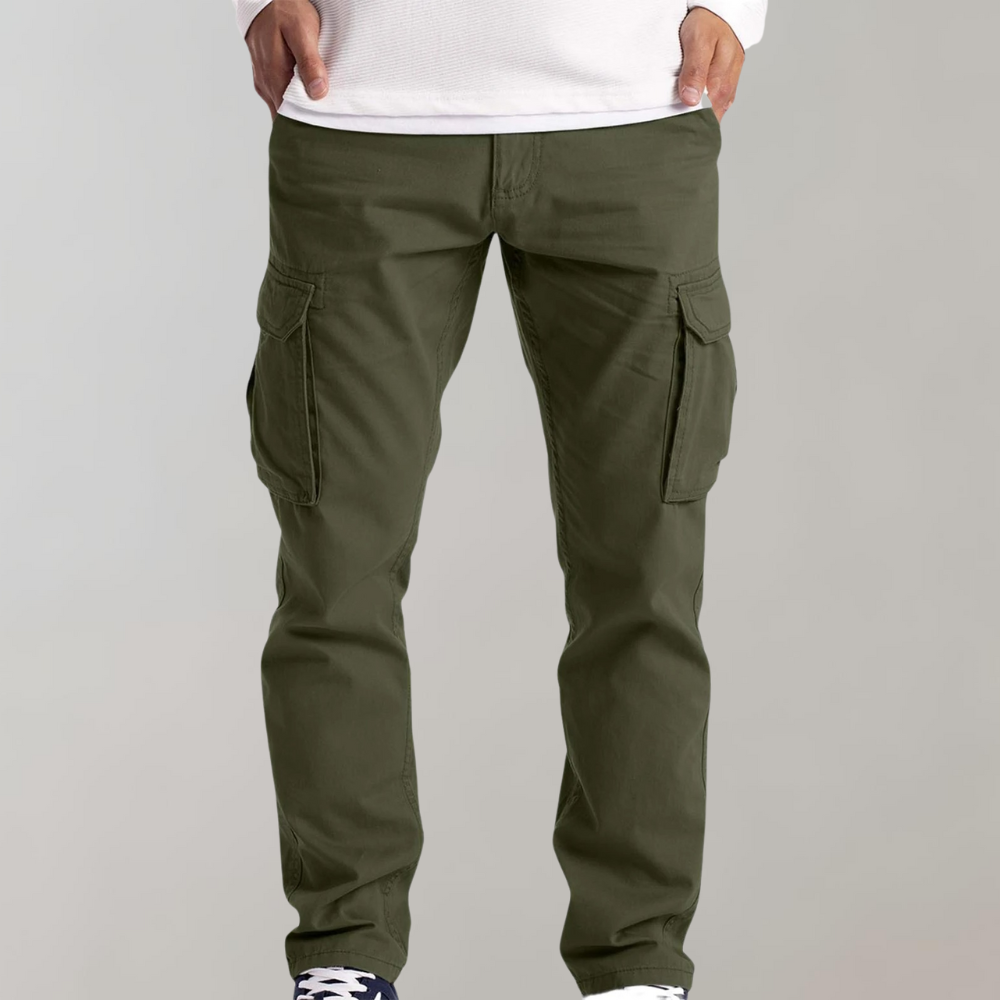 Pantaloni cargo uomo casual, stile urbano. Offrono comfort versatile per look quotidiano e avventura.