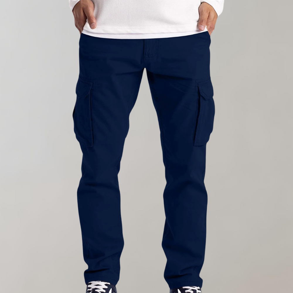 Pantaloni cargo uomo robusti, ideali per attività all'aperto. Garantiscono comfort e stile urbano quotidiano.
