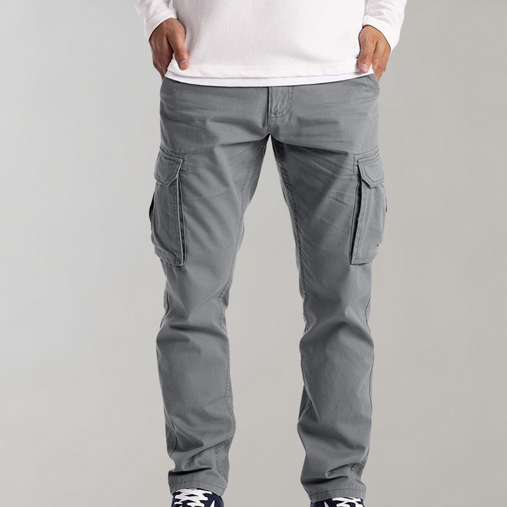 Pantaloni cargo uomo comodi, ideali per lo stile urbano e attività outdoor. Resistenti e con tasche pratiche.