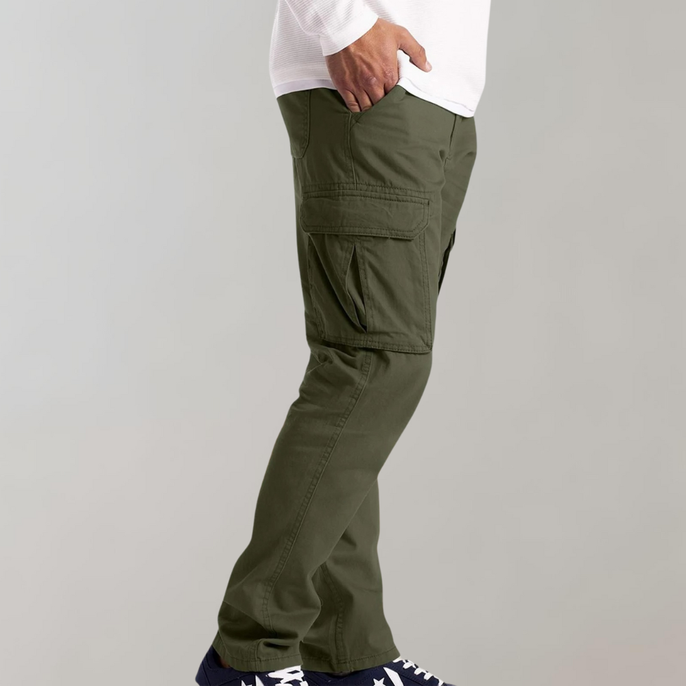 Pantaloni cargo uomo, design moderno e vestibilità confortevole. Resistenti e versatili per avventure e quotidiano.