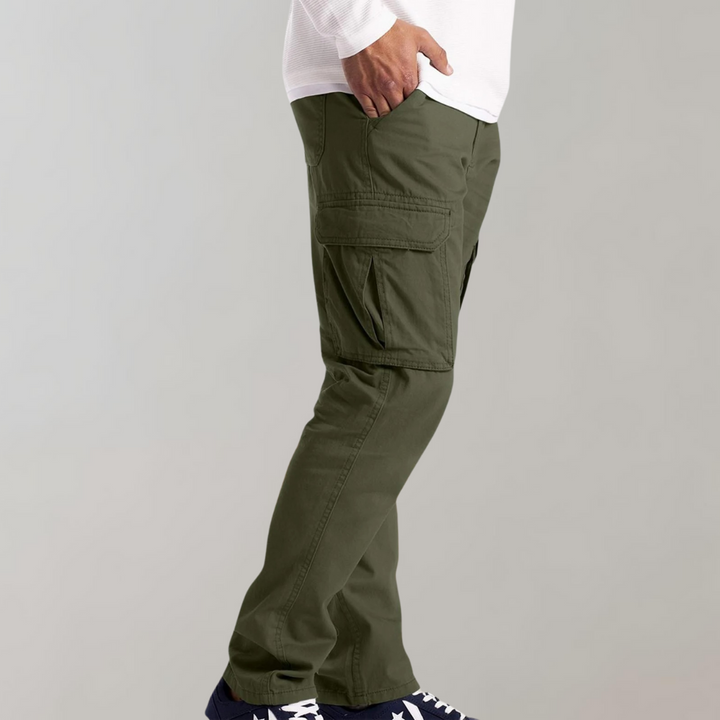 Pantaloni cargo uomo, design moderno e vestibilità confortevole. Resistenti e versatili per avventure e quotidiano.