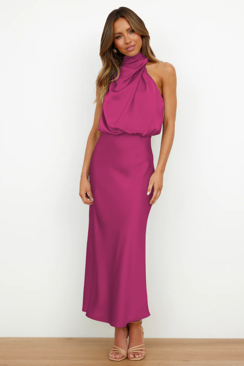 Abito midi elegante donna, scollo asimmetrico, aderente. Un capo versatile e trendy.