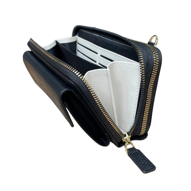 Accessorio moda donna: borsa portacellulare elegante e compatta, con tracolla.