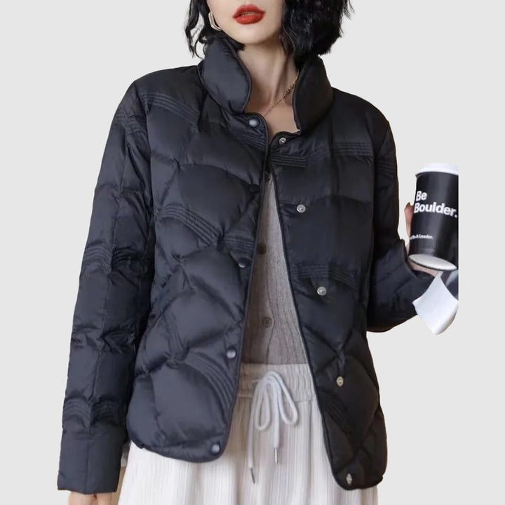 Giacca donna trapuntata, leggera e confortevole. Stile versatile per un look autunno inverno chic e pratico.
