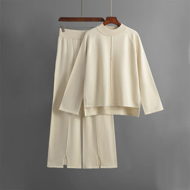Set due pezzi donna per casa: maglione girocollo morbido e pantaloni larghi comodi, ideale per l'abbigliamento invernale.