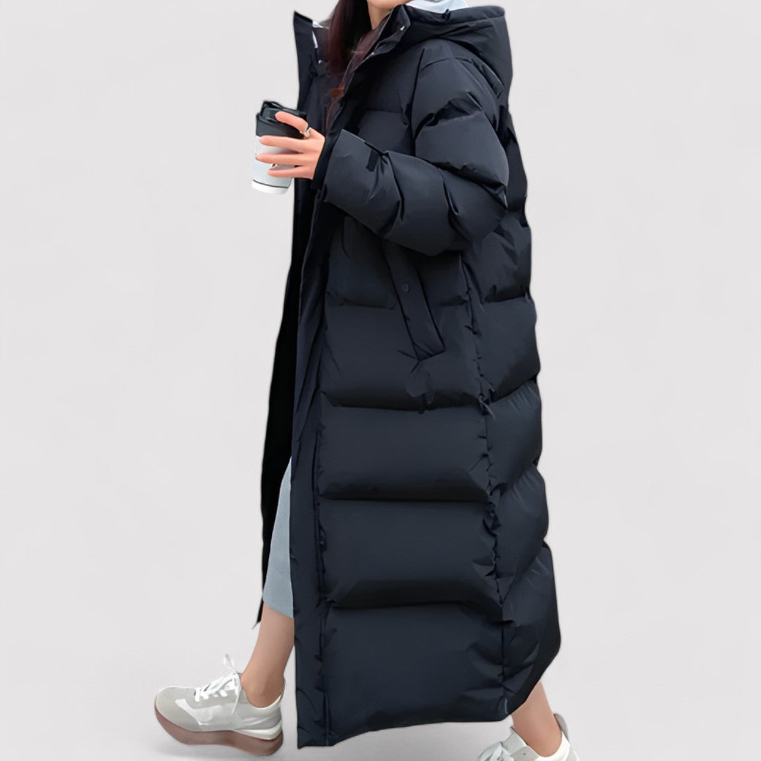 Elegante parka invernale lungo da donna bianco, impermeabile, con cappuccio. Ideale per un look resistente e alla moda.