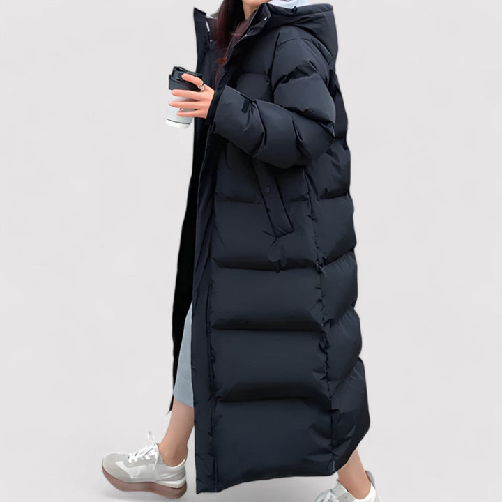 Elegante parka invernale lungo da donna bianco, impermeabile, con cappuccio. Ideale per un look resistente e alla moda.