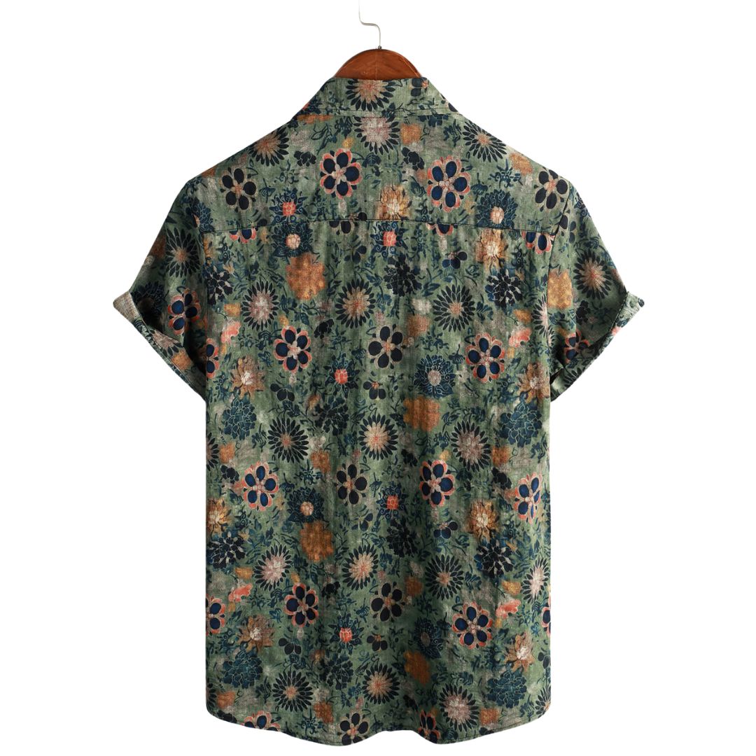 Camicia estiva uomo verde scuro, stile hawaiano tropicale a maniche corte. Abbigliamento casual.