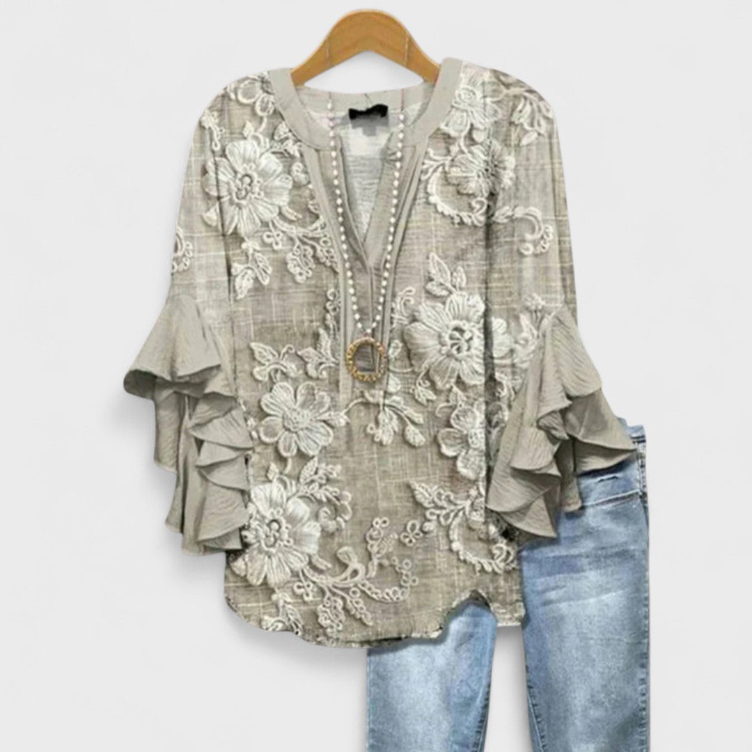T-shirt estiva leggera e chic per donna. Perfetta per un look casual elegante e massimo comfort.