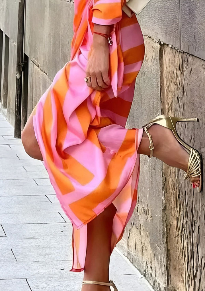 Look chic con questo abito camicia donna midi, stampato e dal taglio aderente.